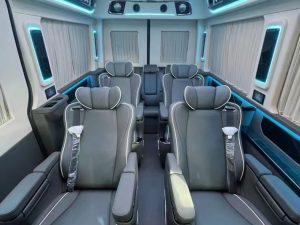 Xe limousine 7 chỗ giúp tối ưu chi phí hiệu quả khi đi nhóm bạn
