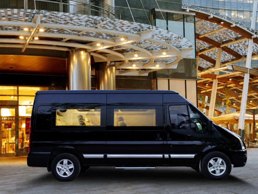 thuê xe limousine 9 chỗ đi phan thiết