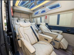 Quý khách dễ dàng thuê xe limousine 9 chỗ TPHCM qua số Hotline hoặc Zalo